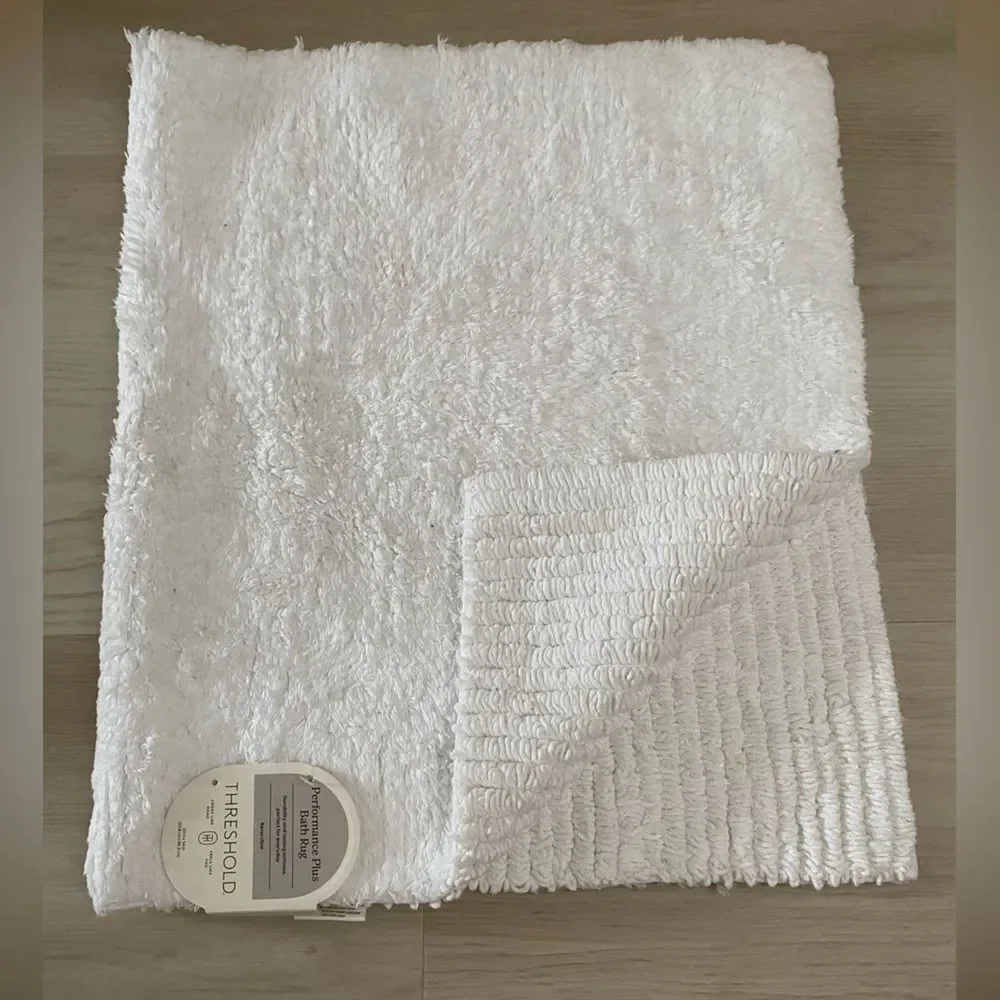 Threshold Performance Plus 20x34 Reversible Plush White Bath Mat